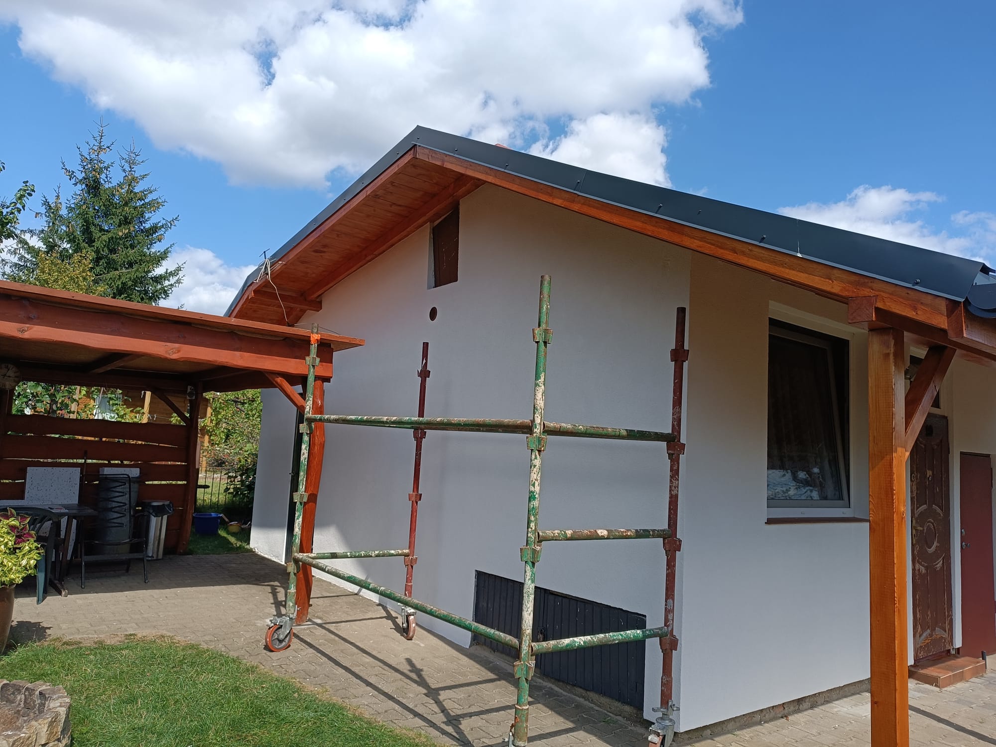 Elewacja budynku – tynkowanie i wykończenie zewnętrzne